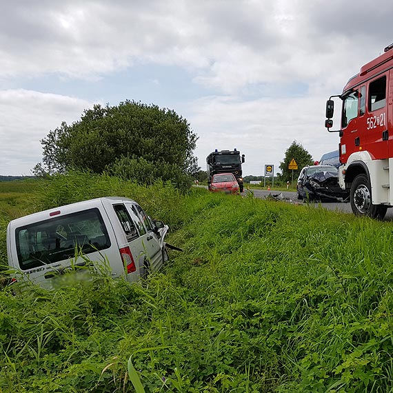 Zderzenie trzech samochodw na Pomorskiej przed Karsiborami! 7 osb poszkodowanych, droga jest zablokowana!