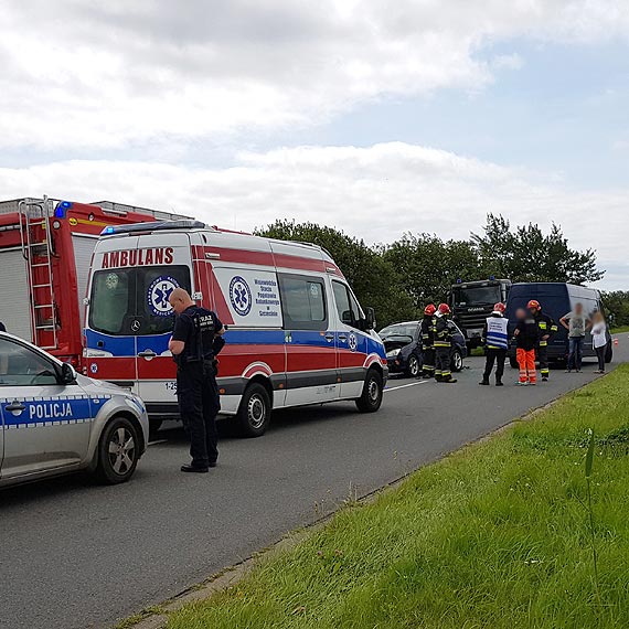 Zderzenie trzech samochodw na Pomorskiej przed Karsiborami! 7 osb poszkodowanych, droga jest zablokowana!