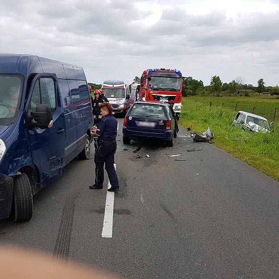 Zderzenie trzech samochodw na Pomorskiej przed Karsiborami! 7 osb poszkodowanych, droga jest zablokowana!