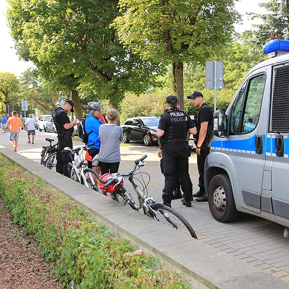 Czo³owe zderzenie rowerzystów przy promenadzie. Jedna osoba w szpitalu