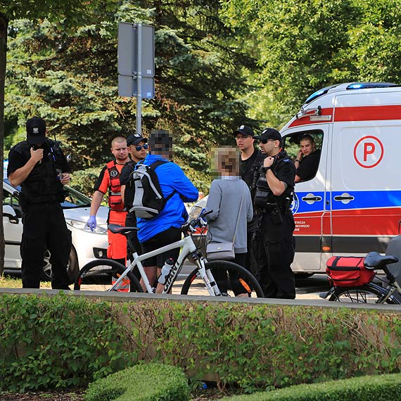 Czo³owe zderzenie rowerzystów przy promenadzie. Jedna osoba w szpitalu
