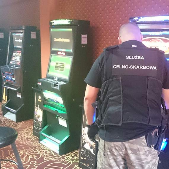 Walka z nielegalnym hazardem trwa. W Świnoujściu ujawniono nielegalne automaty do gier!