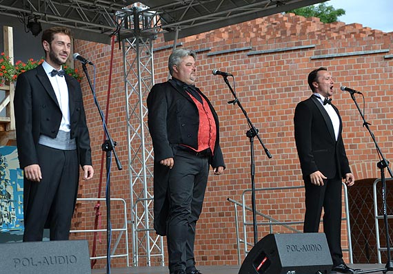 Grechuta Festival Dzień Pierwszy: Czerwone nosy w kinie na Leżakach w Zaklętym Kręgu śpiewają o Sole Mio