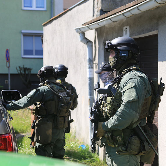 Wielka akcja szczeciskiej policji w winoujciu! Antyterroryci uyli broni hukowej! Zobacz film!