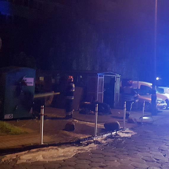 Nocny poar na Matejki. Pali si pojemnik z odzie uywan