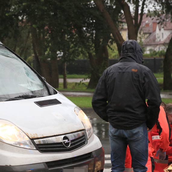 Mężczyzna potrącony na pasach. Groźny wypadek na ulicy 11 Listopada