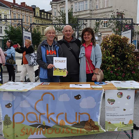 Czonkowie organizacji pozarzdowych i Gminnej Rady Dziaalnoci Poytku Publicznego spotkali si na Placu Wolnoci