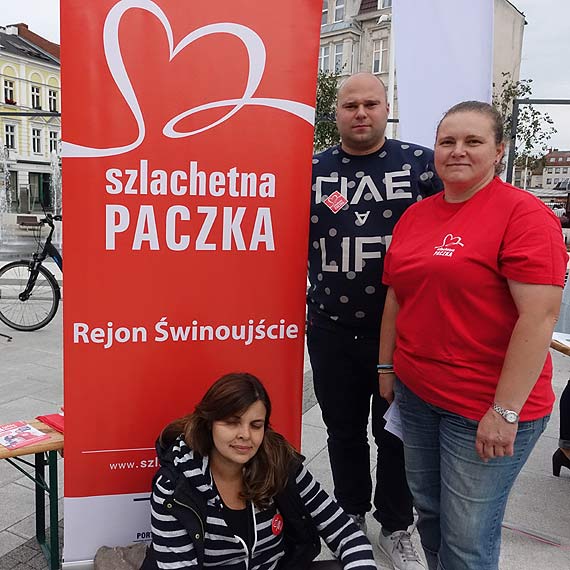Czonkowie organizacji pozarzdowych i Gminnej Rady Dziaalnoci Poytku Publicznego spotkali si na Placu Wolnoci