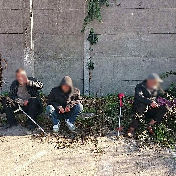 Odchody, wymiociny, robactwo i agresja, czyli codzienny widok w centrum miasta