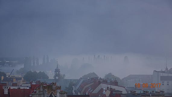 Mieszkaniec: W poniedziaek nad miastem rozpylono gaz bojowy? Przez gryzcy, nieprzyjemny dym nie mogem oddycha! Zobacz film!