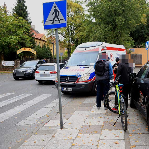 Rowerzysta potrci kobiet przed przejciem dla pieszych! Poszkodowana stracia przytomno!