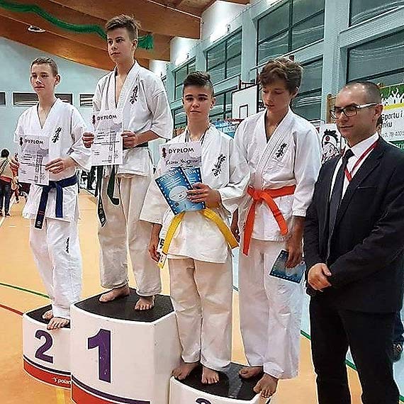 Z dziewięcioma medalami wrócili karatecy z Wojewódzkiej Olimpiady Młodzieży