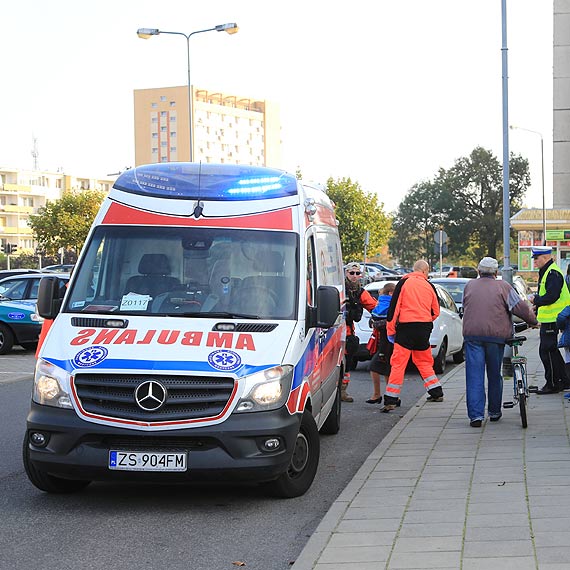 Trzyletnie dziecko wbiego pod nadjedajcy samochd!