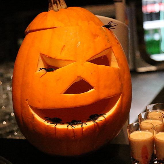 Halloween w podziemiach Radissona