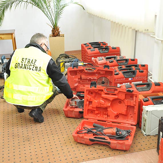 Kradzione silniki i elektronarzędzia zarekwirowane przez Straż Graniczną w Świnoujściu