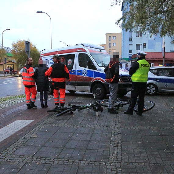 Kolizja rowerzystw na rogu Matejki i Witosa