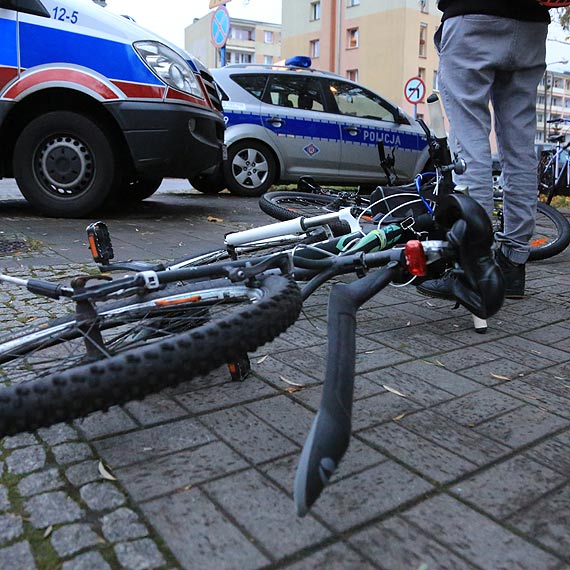 Kolizja rowerzystw na rogu Matejki i Witosa