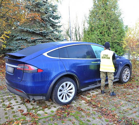 Odzyskana tesla ponownie skradziona! Tym razem ze strzeonego parkingu placwki Stray Granicznej w winoujciu. Zobacz film!
