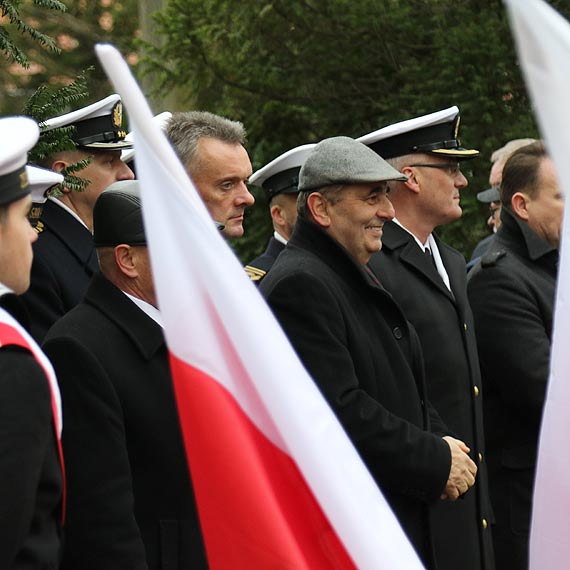 Od soboty 18 listopada winoujcie doczyo do grona miast, w ktrych upamitniono ofiary katastrofy smoleskiej
