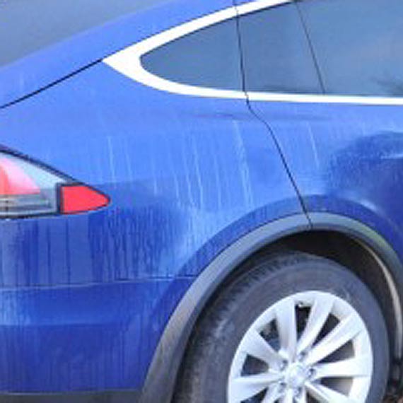 Co krya w sobie tesla? Nowe fakty w sprawie kradzionej tesli