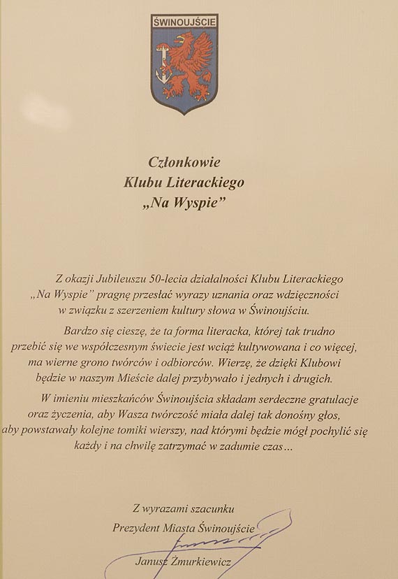 50 lat klubu „Na Wyspie": gratulacje, spektakl i tomik w prezencie
