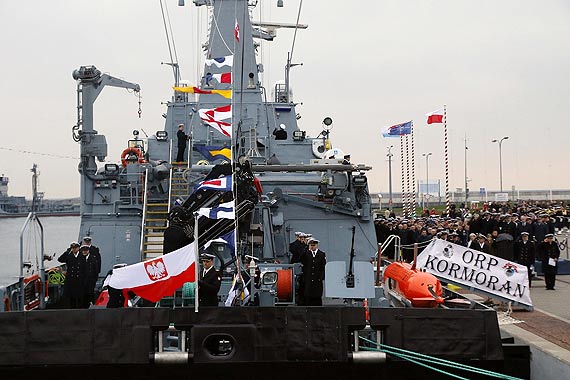 Uroczysto pierwszego podniesienia bandery MW na ORP Kormoran