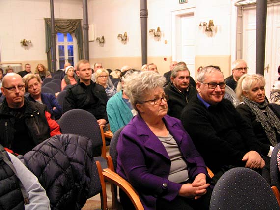 Stoczniowcy zaniepokojeni losami Gryfii przyszli na spotkanie z posami PiS-u