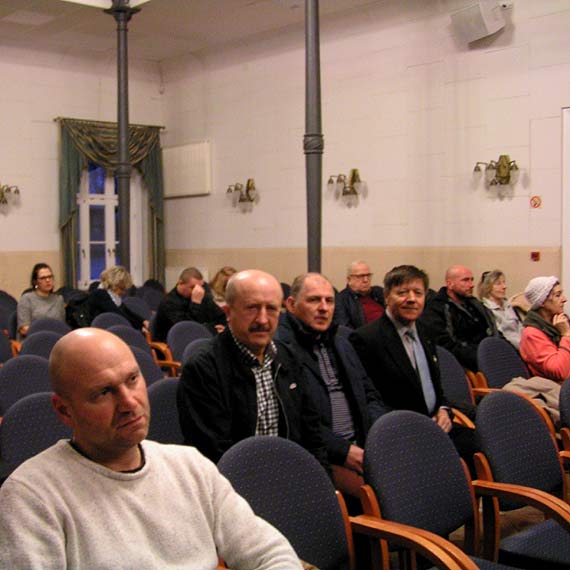 Stoczniowcy zaniepokojeni losami Gryfii przyszli na spotkanie z posami PiS-u
