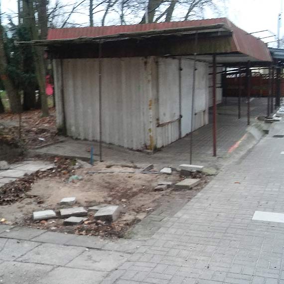 Czytelnik: Czy poza sezonem nie naley pitnowa takiego baaganu w centrum kurortu!?