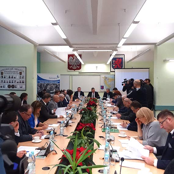 Rada Miasta jednogonie za przywrceniem samodzielnoci Morskiej Stoczni Remontowej w winoujciu!