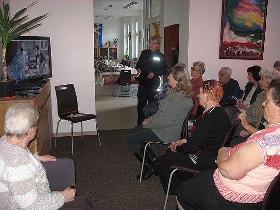  Aktywny i bezpieczny senior - policjanci na warsztatach profilaktycznych z seniorami
