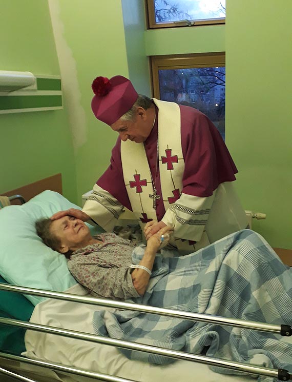 Wizyta  arcybiskupa Andrzeja Dzigi w Szpitalu Miejskim