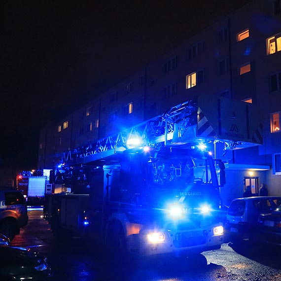 Dziecko zamknięte w domu nie dawało oznak życia. Konieczna była interwencja policji, strażaków i ratowników medycznych