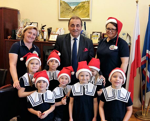 „Pod aglami” maj nowe meble