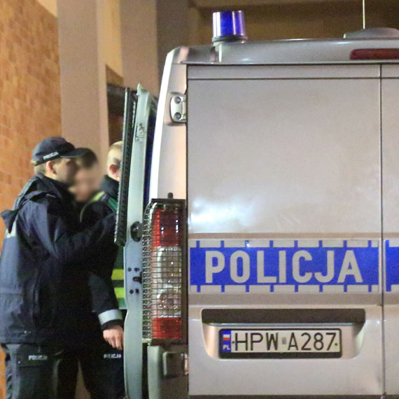 Chora kobieta wysza z domu i nie byo z ni kontaktu. Poszukiwania podjli policjanci