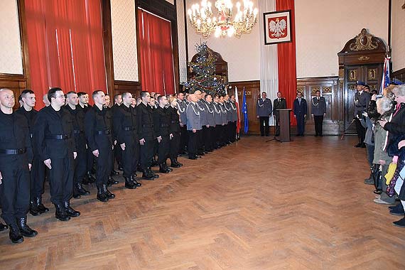 Kolejni nowi policjanci złożyli ślubowanie. KMP w Świnoujściu wesprze jeden funkcjonariusz