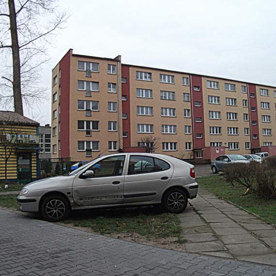 W centrum miasta kto porzuci srebrne renault. Czytelnik: Niech suby si tym zajm!