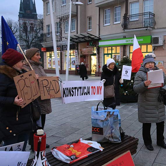 Protest w obronie praw kobiet na Placu Wolnoci: Zgotowalicie kobietom pieko, jakiego nikt do tej pory nie zrobi 