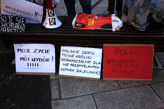 Protest w obronie praw kobiet na Placu Wolnoci: Zgotowalicie kobietom pieko, jakiego nikt do tej pory nie zrobi 