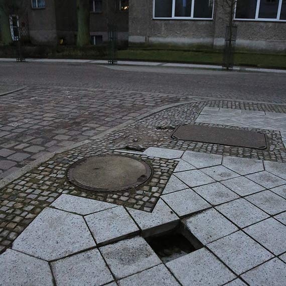 Uwaga przechodnie! Na Hodu Pruskiego zapada si chodnik! 