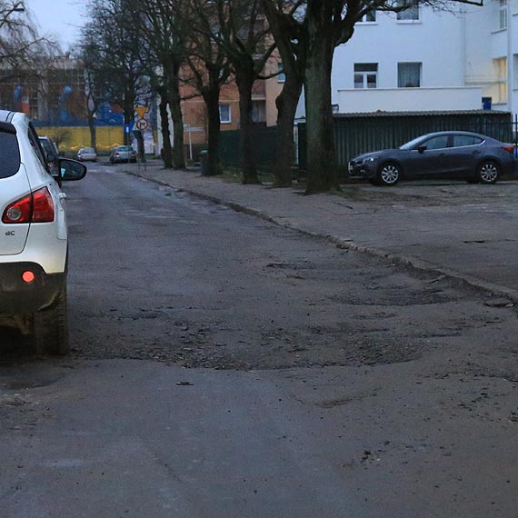Czytelnik: Dziurawy dojazd do przedszkola