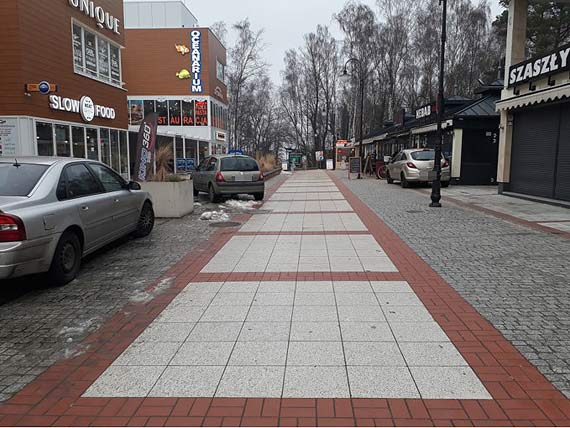 Handlowcy z promenady nie maj jak dojecha do swoich punktw, dlatego parkuj gdzie popadnie   