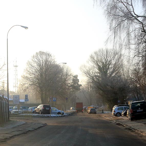 Dlaczego samochody wojskowych parkuj na ulicach