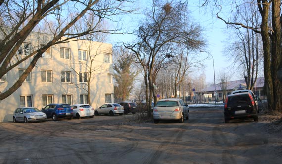 Dlaczego samochody wojskowych parkują na ulicach