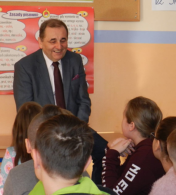 Prezydent z uczniami. O samorzdzie, miecie i „Biedronce"