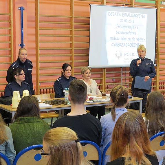 Cyberzagroenia - debata ewaluacyjna z udziaem modziey i pedagogw