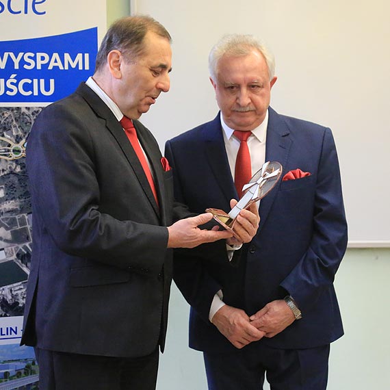 Podzikowania dla Jerzego Barczaka na pocztek 54 sesji Rady Miasta. Zobacz film!