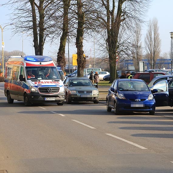 Brak bezpiecznej odlegoci midzy autami spowodowa kolizj
