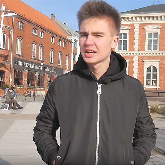 winoujcie nie spenio oczekiwa modego Lorda... Zobacz film!