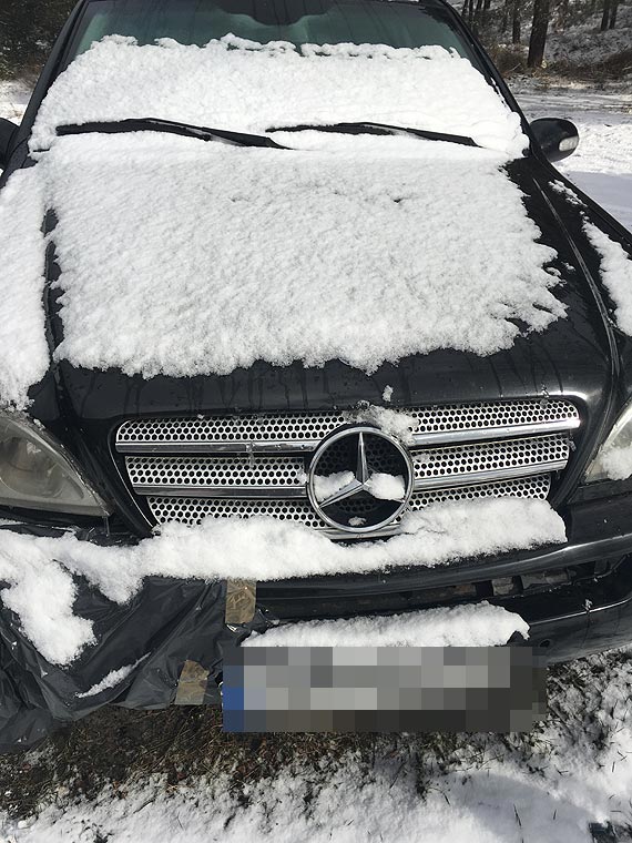Mercedes czeka na „zainteresowanie” - porzucony czy zepsuty?